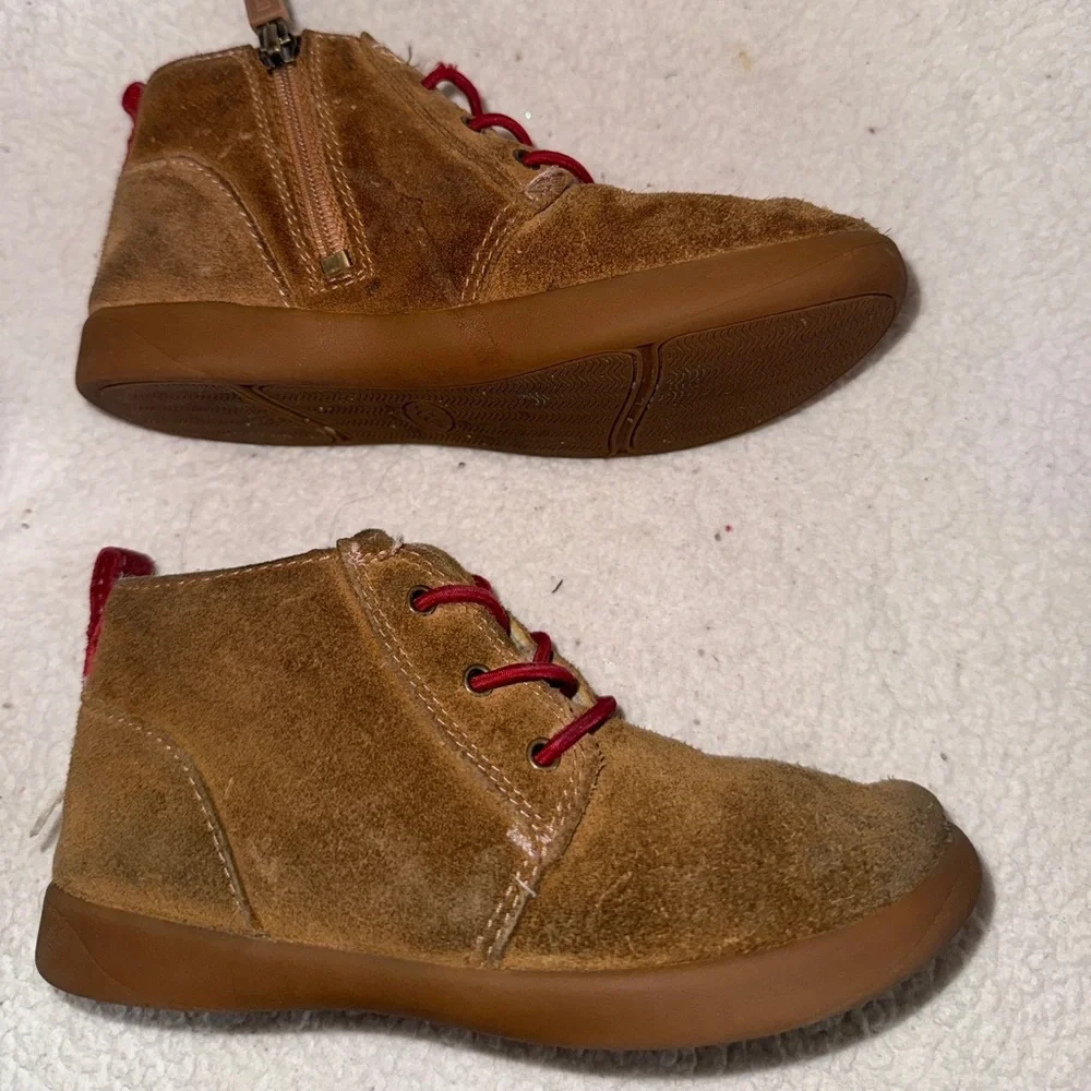 UGG Kids Kristjan Chukka Boot | Size 12 | Tan | Red |